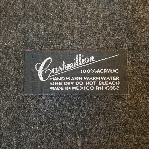 Vintage CASHMILLION Gray Scarf/Muffler - Picture 4 of 6